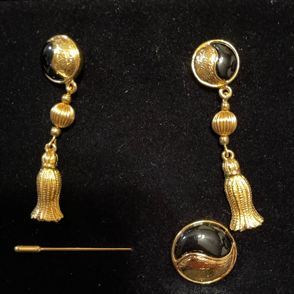 Avon Pin and Pierced Earrings - Picture 2 of 5